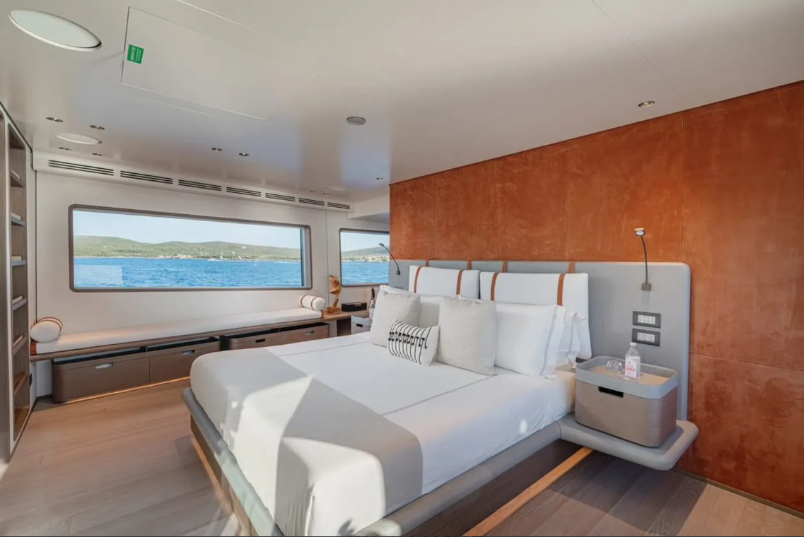 M/Y TWINS